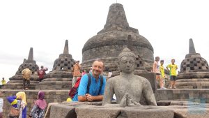 Ruhe tanken an Buddha-Statue in Borobudur