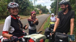 Spontander Stop zum Fototermin durch junge Mädchen