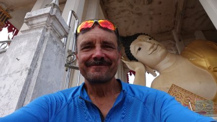 Der liegende Buddha ist ganz Ohr