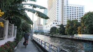 Ruhige Wege an einem Kanal