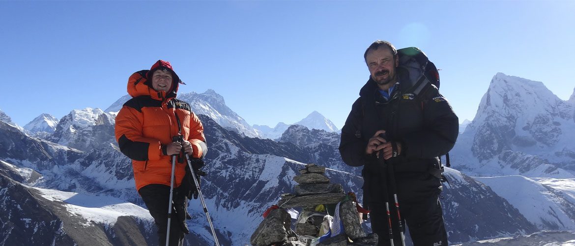 Himalaya Expedition zum Gokyo Ri - Gipfelfoto der SIX traveler