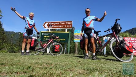 Mountains To Sea - Wegweiser