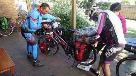 Fahrrad wiegen mit einer Küchenwaage