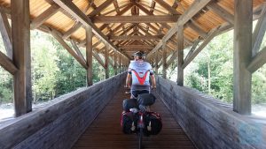 Alpenradtour - Eine der vielen Fahrrad-Brücken auf den Innradweg