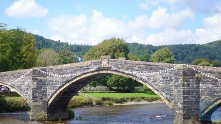 Typische Steinbrücke in Wales