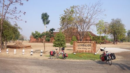 Geschichtsparks von Nord-Thailand - Tempel im Umfeld von Si Thep