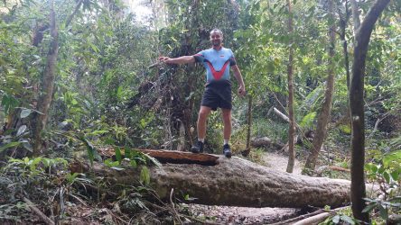 Über Stock und Stein auf dem Dschungelpfad zum Haew Su Wat Wasserfall