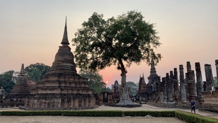 Geschichtsparks von Nord-Thailand - Sukhothai - Sonnenuntergangsstimmung